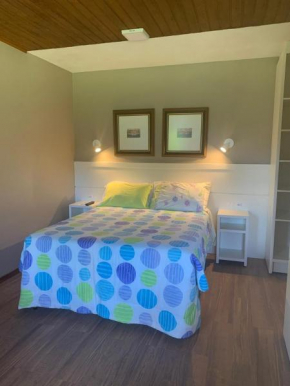 Belo Studio com amplo espaço na Praia da Armação